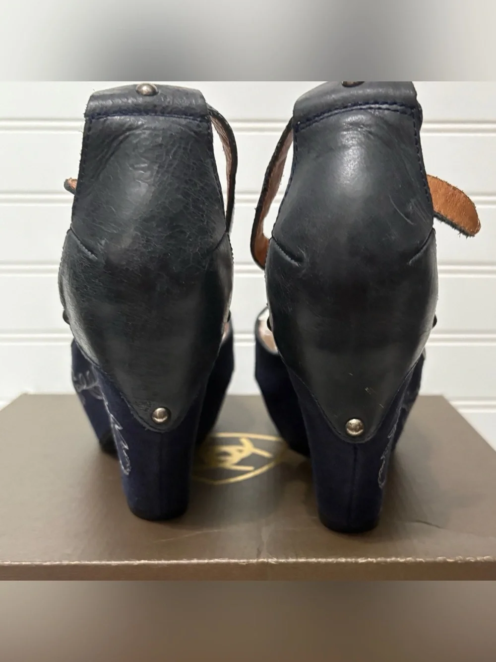 ARIAT Vista Midnight Blue Peep Toe Horsebit Wedge Heel Sandals Womens Size 9 NEW
